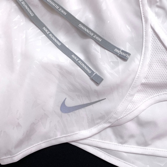 NIKE Women’s Dri-FIT Tempo Running Shorts LARGE White - NWT - Picture 5 of 8